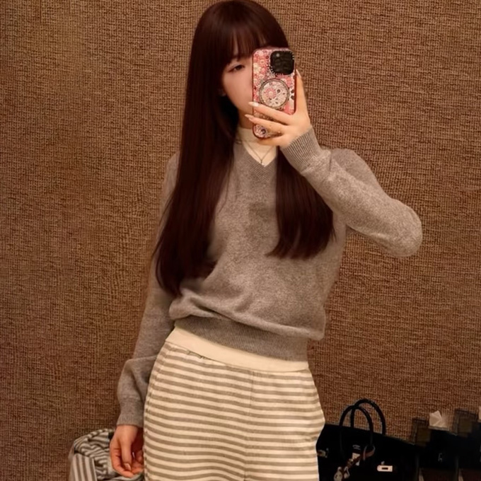 9A+ quality chanel v-neck cashmere sweater